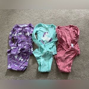 5 Pajamas Carter’s 3T some NEW